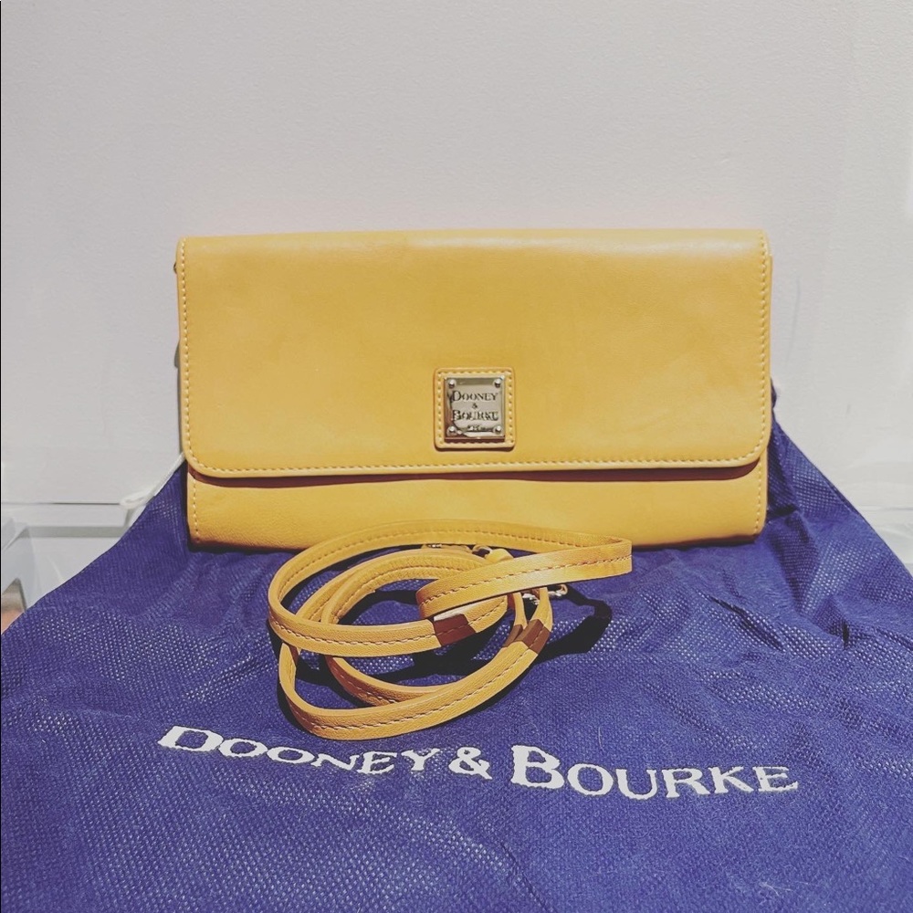 🟧👜DOONEY & BOURKE 👜🟧 Auth
clutch, crossbody